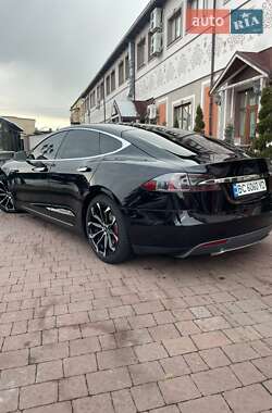 Ліфтбек Tesla Model S 2015 в Стрию