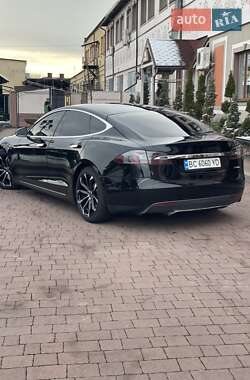 Ліфтбек Tesla Model S 2015 в Стрию