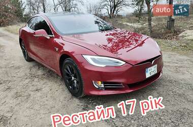 Лифтбек Tesla Model S 2016 в Киеве