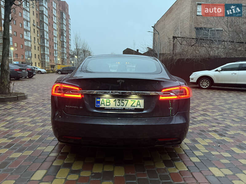 Лифтбек Tesla Model S 2016 в Виннице