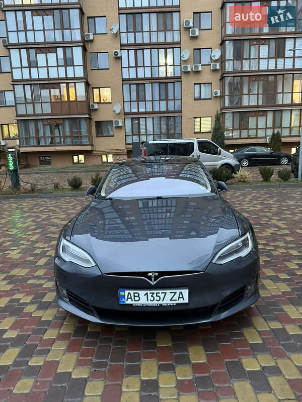 Лифтбек Tesla Model S 2016 в Виннице