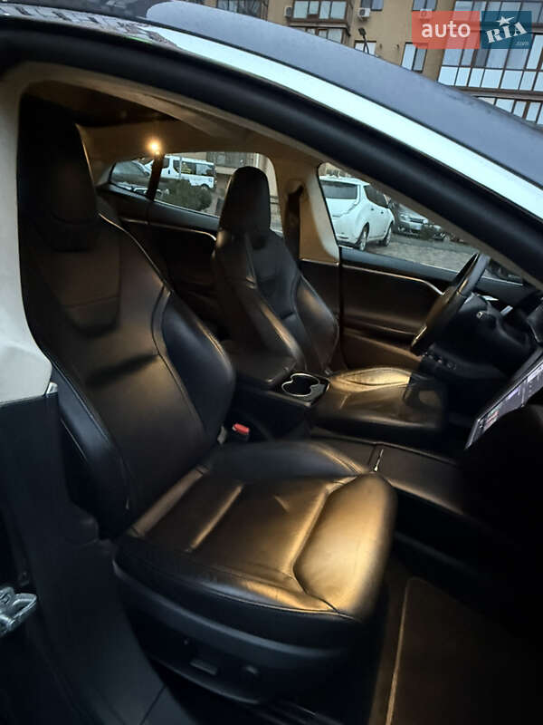 Лифтбек Tesla Model S 2016 в Виннице