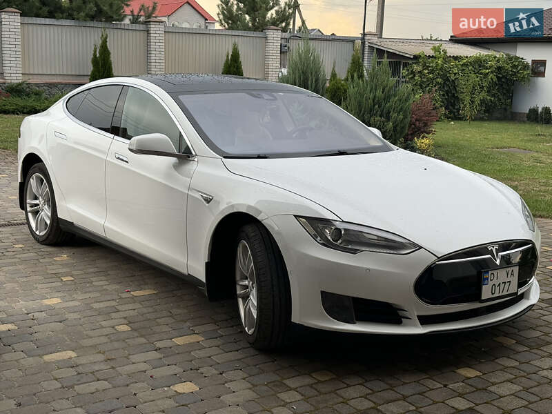 Лифтбек Tesla Model S 2016 в Софиевской Борщаговке