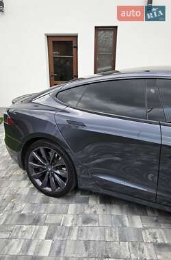 Ліфтбек Tesla Model S 2016 в Вінниці