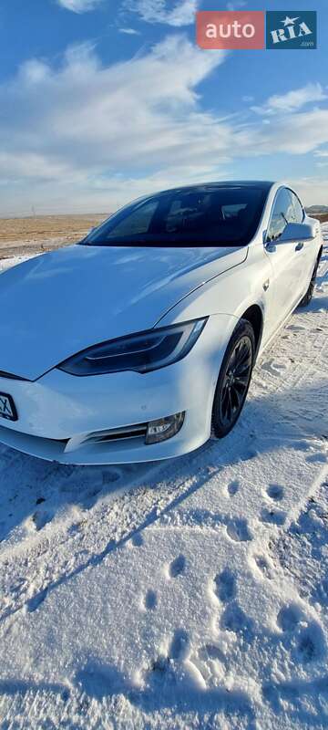 Лифтбек Tesla Model S 2018 в Ровно