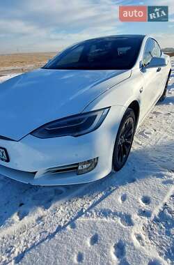 Лифтбек Tesla Model S 2018 в 