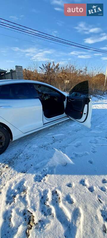Лифтбек Tesla Model S 2018 в Ровно