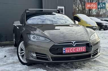 Ліфтбек Tesla Model S 2015 в Трускавці