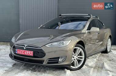 Ліфтбек Tesla Model S 2015 в Трускавці