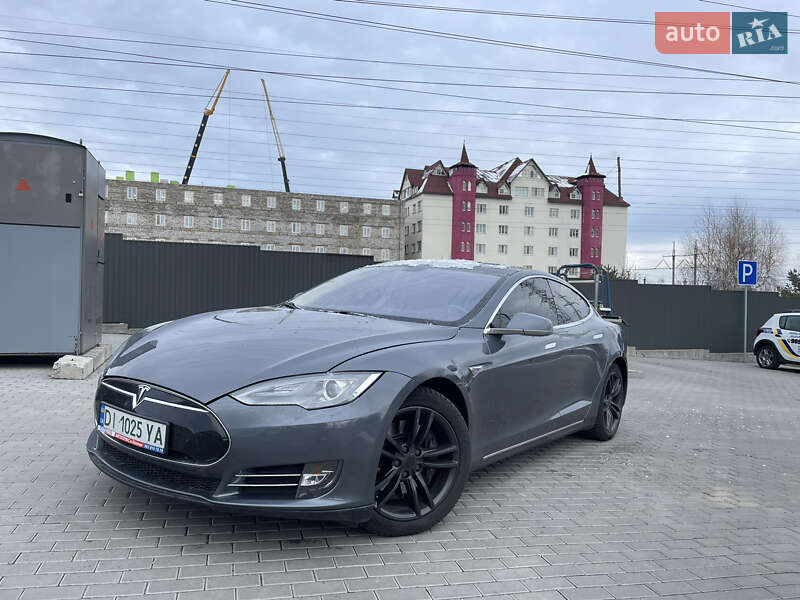 Ліфтбек Tesla Model S 2014 в Києві