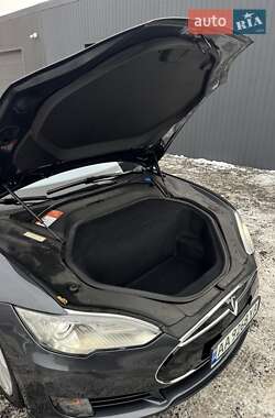 Лифтбек Tesla Model S 2015 в Виннице