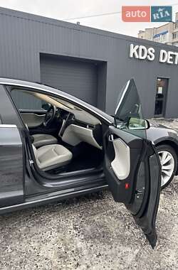 Лифтбек Tesla Model S 2015 в Виннице
