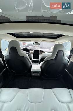 Лифтбек Tesla Model S 2015 в Виннице