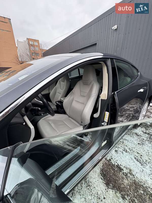 Лифтбек Tesla Model S 2015 в Виннице