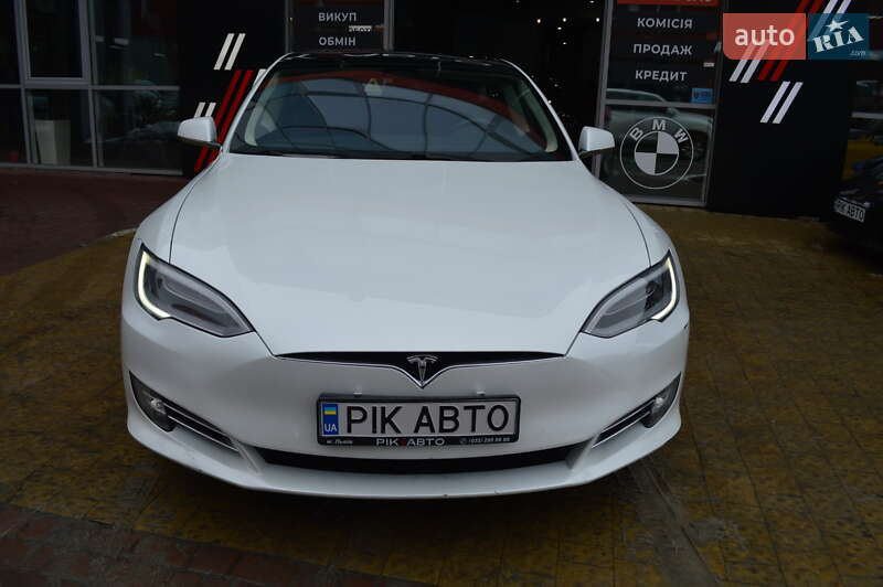 Лифтбек Tesla Model S 2018 в Львове