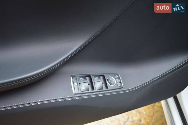 Лифтбек Tesla Model S 2018 в Львове