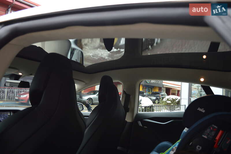 Лифтбек Tesla Model S 2018 в Львове