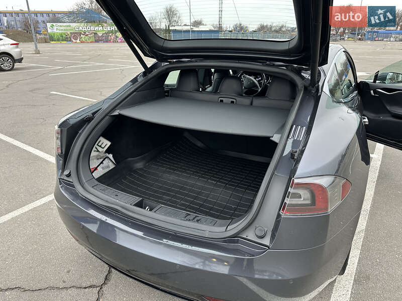Ліфтбек Tesla Model S 2018 в Дніпрі