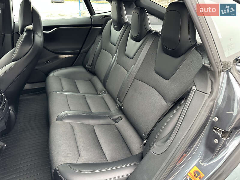 Ліфтбек Tesla Model S 2018 в Дніпрі