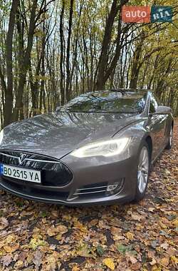 Лифтбек Tesla Model S 2015 в 