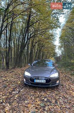 Лифтбек Tesla Model S 2015 в 