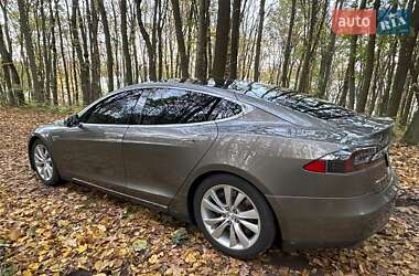 Лифтбек Tesla Model S 2015 в 