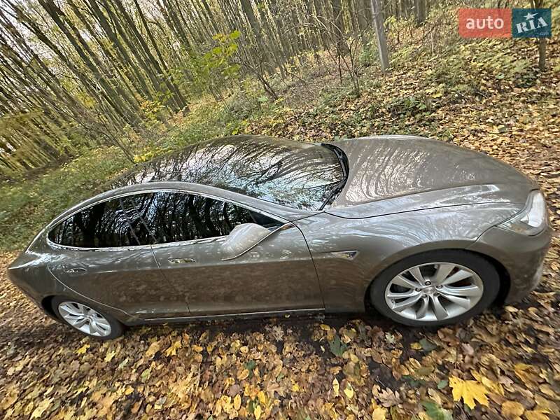 Ліфтбек Tesla Model S 2015 в Тернополі