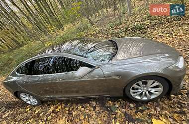 Лифтбек Tesla Model S 2015 в 
