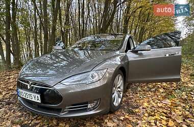 Лифтбек Tesla Model S 2015 в 