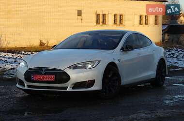 Лифтбек Tesla Model S 2016 в Львове