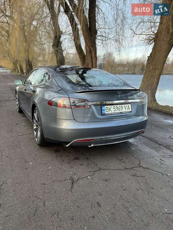 Ліфтбек Tesla Model S 2013 в Рівному