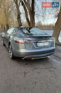 Ліфтбек Tesla Model S 2013 в Рівному