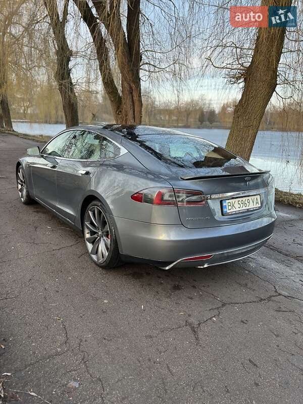Ліфтбек Tesla Model S 2013 в Рівному