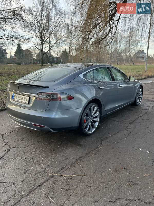 Ліфтбек Tesla Model S 2013 в Рівному
