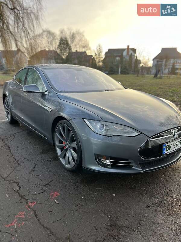 Tesla Model S 2013