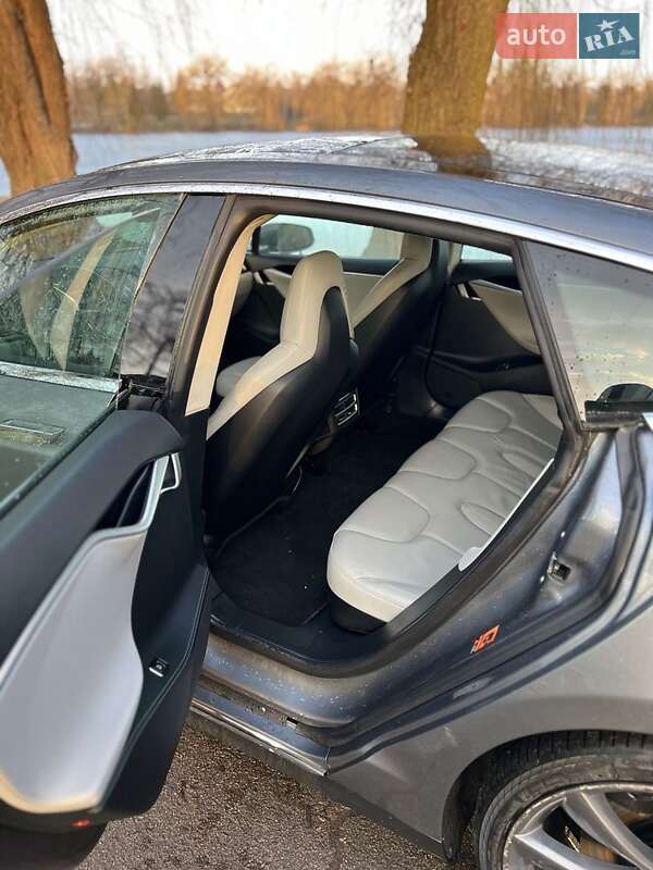 Ліфтбек Tesla Model S 2013 в Рівному