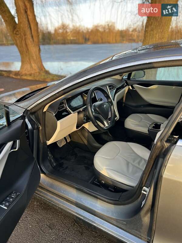 Ліфтбек Tesla Model S 2013 в Рівному