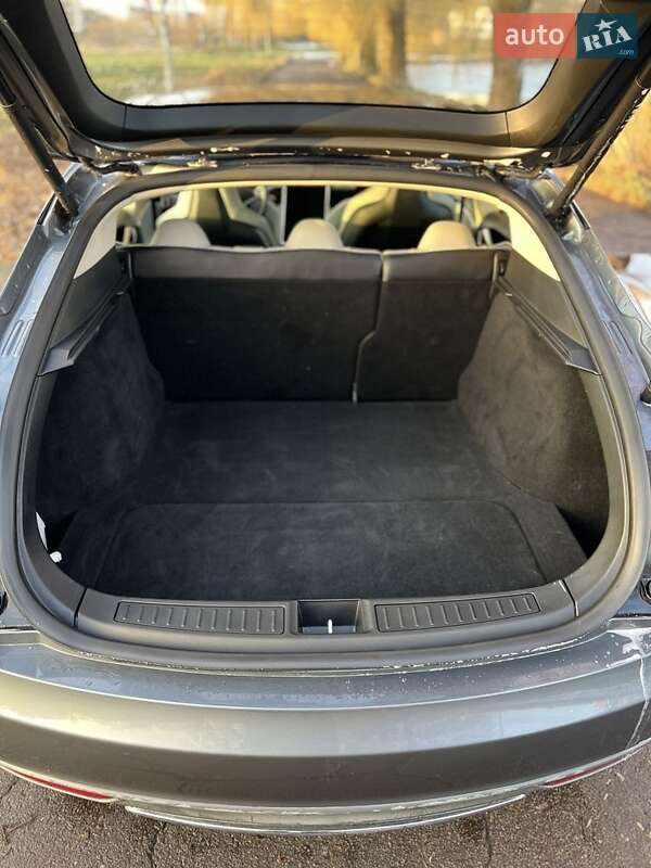 Ліфтбек Tesla Model S 2013 в Рівному