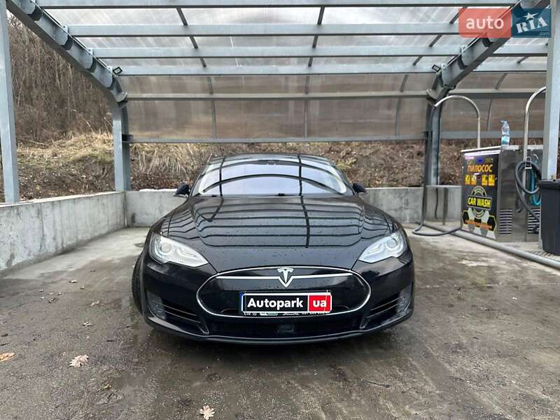 Ліфтбек Tesla Model S 2015 в Києві