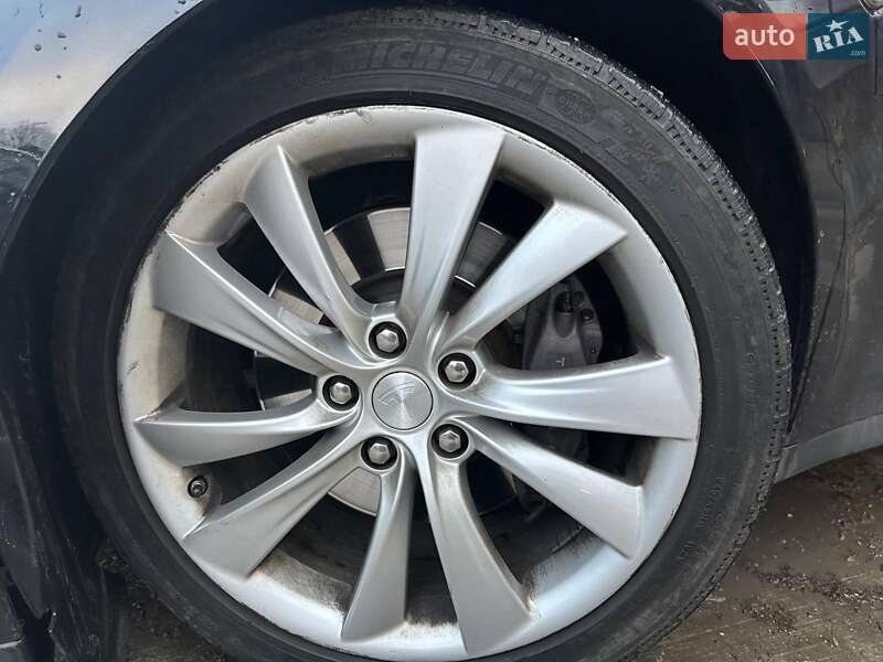 Ліфтбек Tesla Model S 2015 в Києві