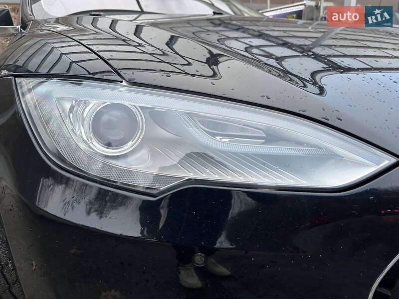 Ліфтбек Tesla Model S 2015 в Києві
