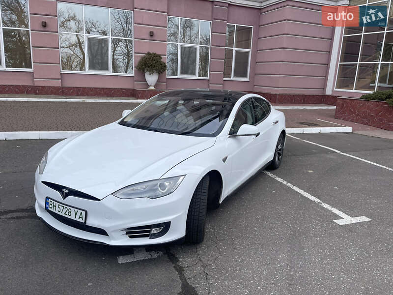 Tesla Model S 2012
