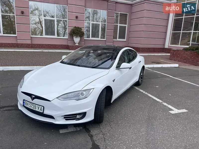 Tesla Model S 2012