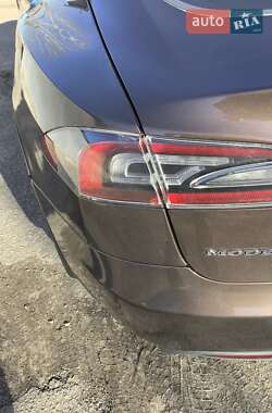 Лифтбек Tesla Model S 2013 в 