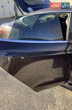Лифтбек Tesla Model S 2013 в 
