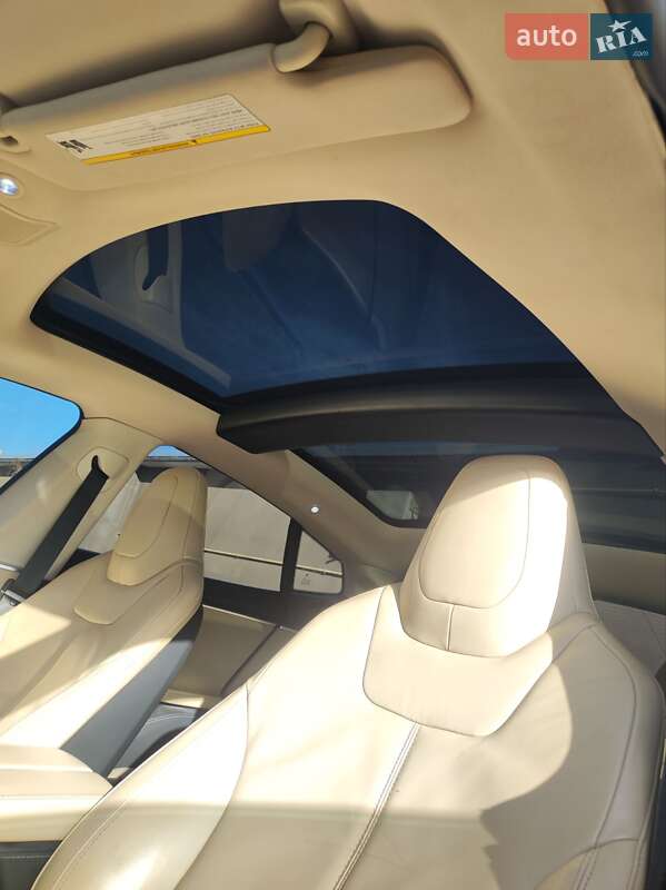 Лифтбек Tesla Model S 2014 в Новоселице