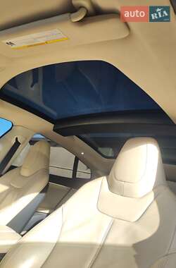 Лифтбек Tesla Model S 2014 в 