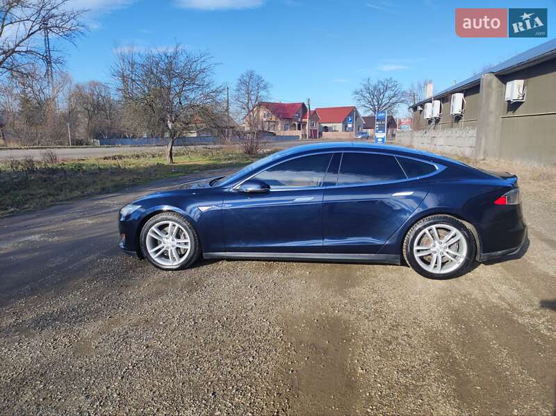 Лифтбек Tesla Model S 2014 в Новоселице