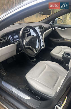Лифтбек Tesla Model S 2015 в 