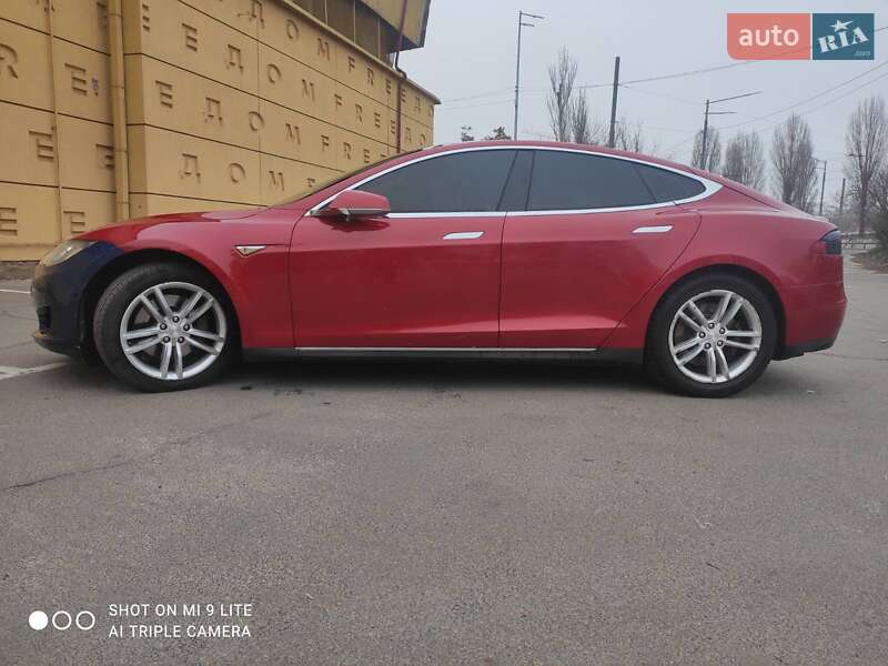 Ліфтбек Tesla Model S 2014 в Києві